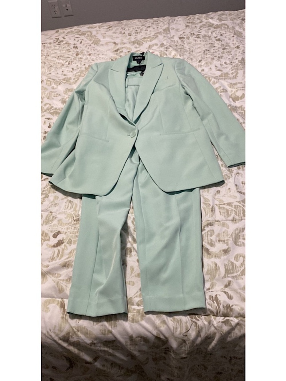 Express Suit Sets - Picture 3 of 9